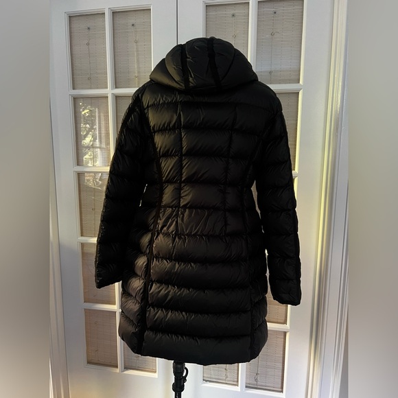 New Moncler Hirma Women's Elegant Black Puffer Jacket - Picture 10 of 15